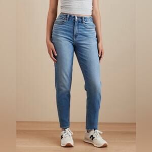 AE Mom Jeans Size 000 High Rise Vintage Fit Blue Denim